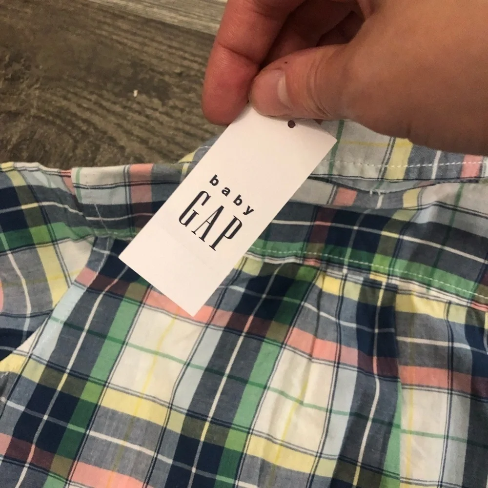Gap Short Sleeve Shirt and Sweatshirt Bundle for Kids 18-24 mths